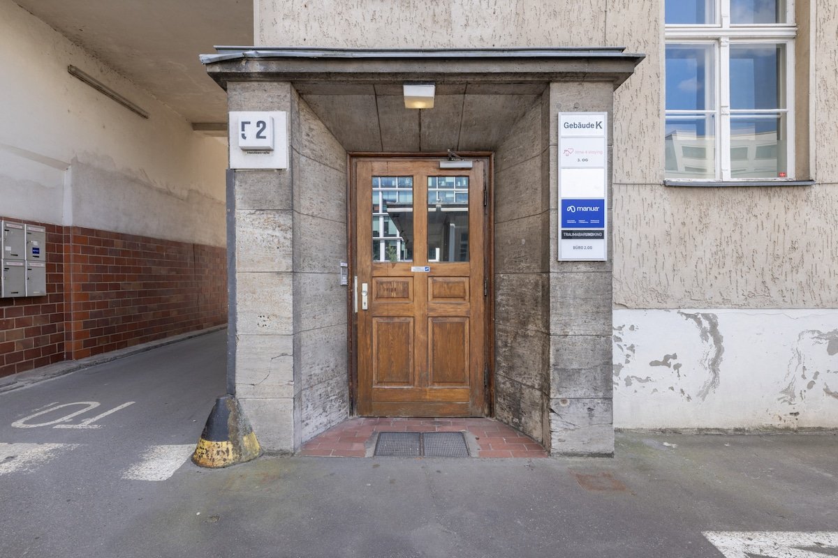 time4staying 160sqm 5 BR Banksy apartment at Hbf gallery image 5