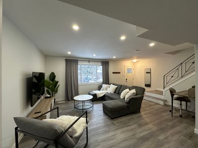 Newly Renovated 4 Bedroom Home + Free Parking