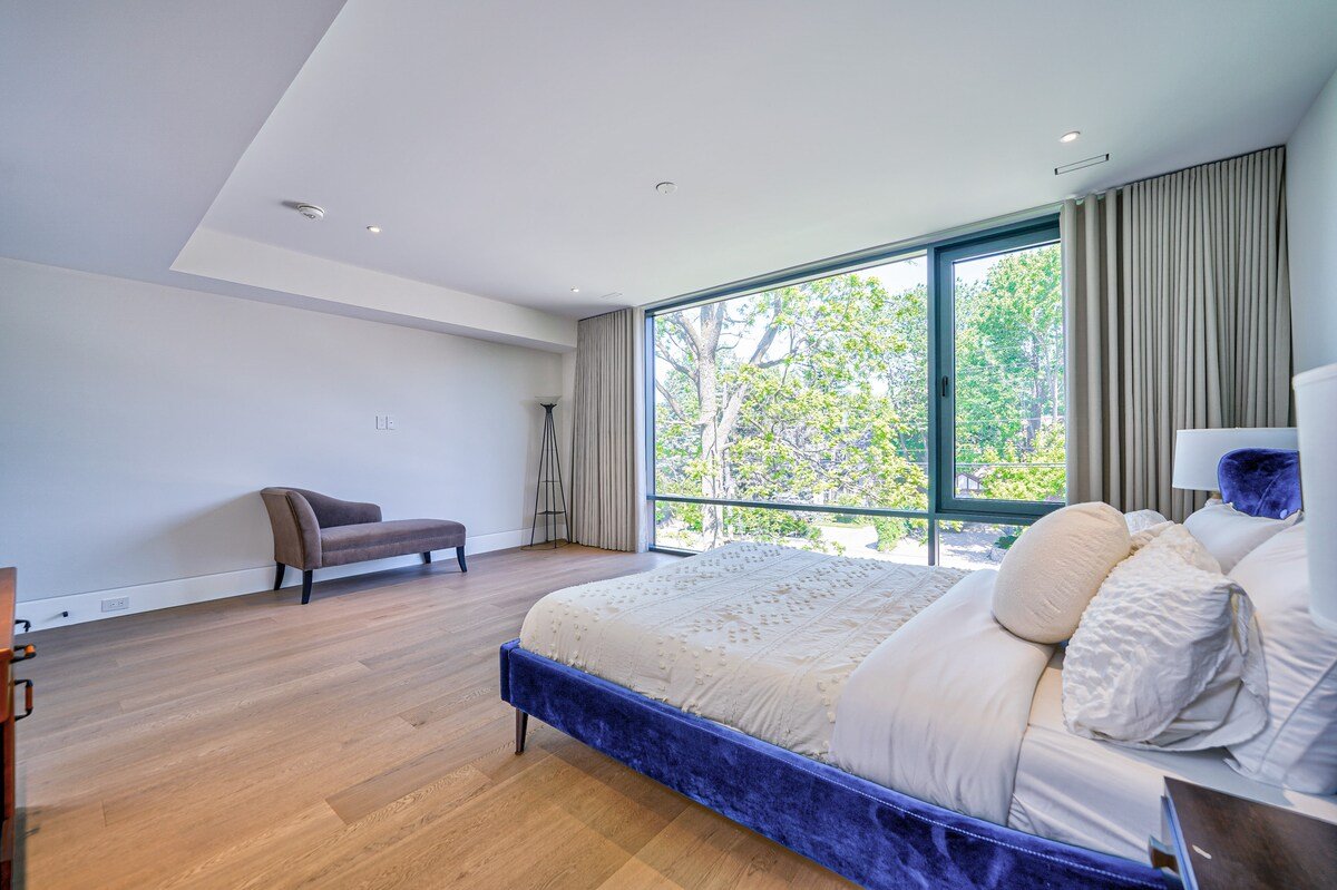 Ultra-Modern 5BDR Home with Pool, Gym & Theatre gallery image 5