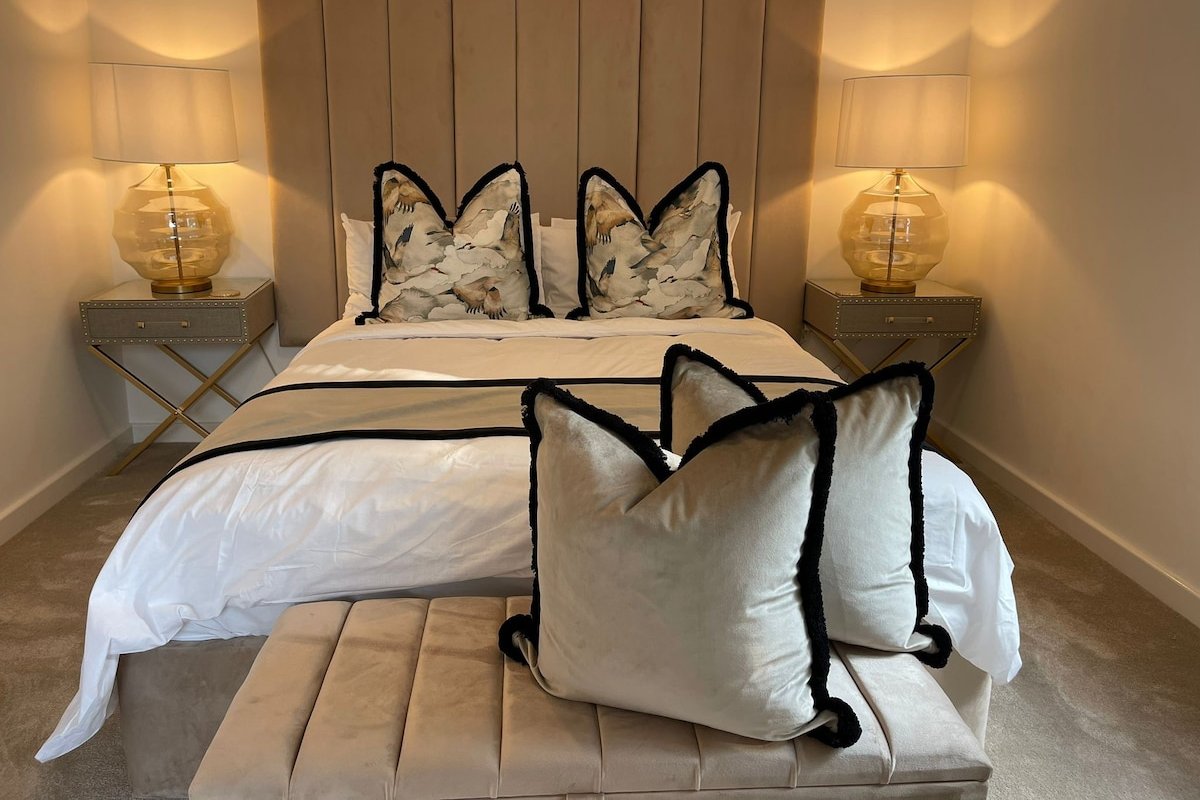 5* Quiet location, free parking, spacious + homely gallery image 4