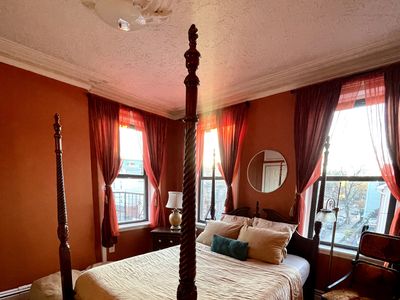 Cozy 3 Bedroom Apartment One Train Stop to NYC