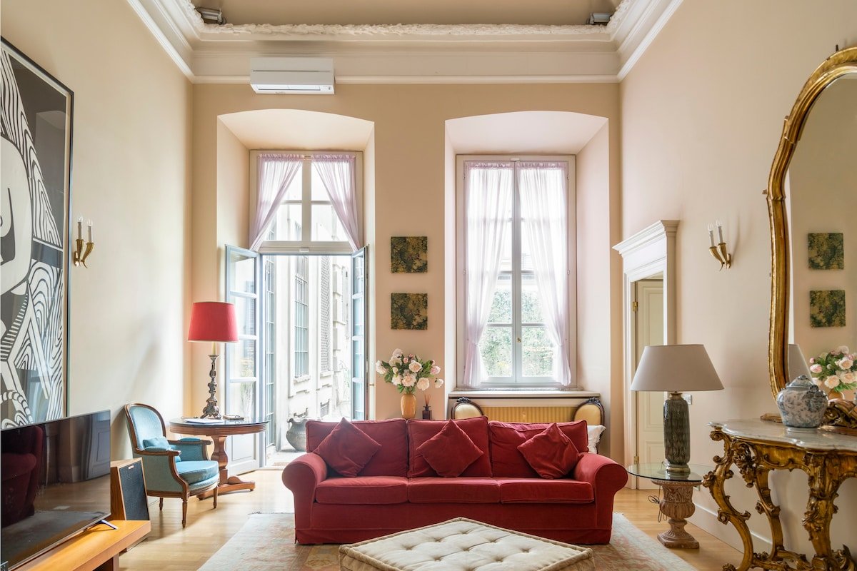 Antica apartment, city center, 4 BDR with garden gallery image 4