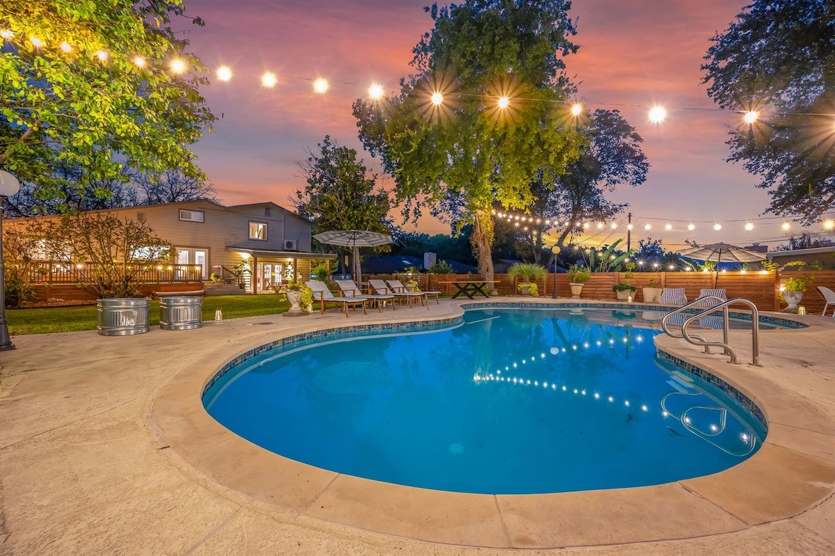 Casa Pájaro | Hot Tub | Karaoke | Sleeps 16+ gallery image 2