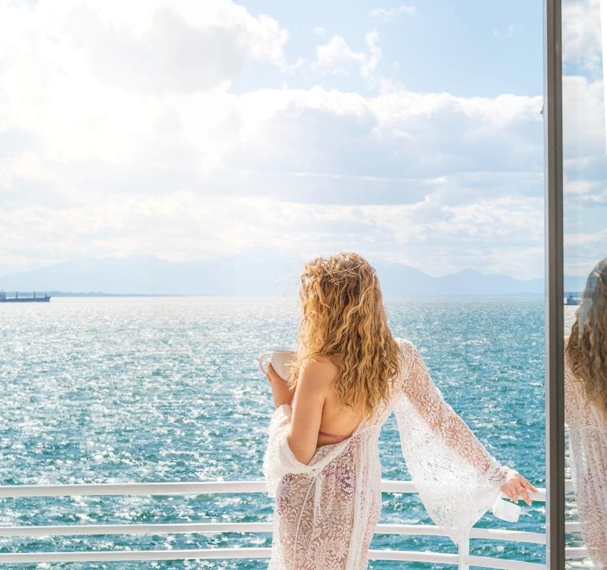 Iconic Premium seafront 3 bedrooms & 2 baths gallery image 2