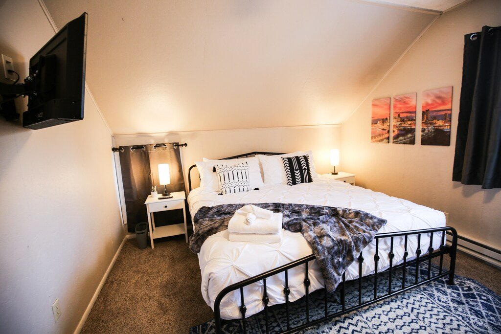 Irvine Park Retreat 5BR~Xcel~DT~River By Lux Life gallery image 3