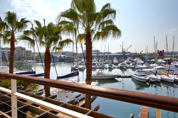 Photo 2 of Parergon 102 accommodation in V&A Waterfront, Cape Town with 2 bedrooms and 2 bathrooms