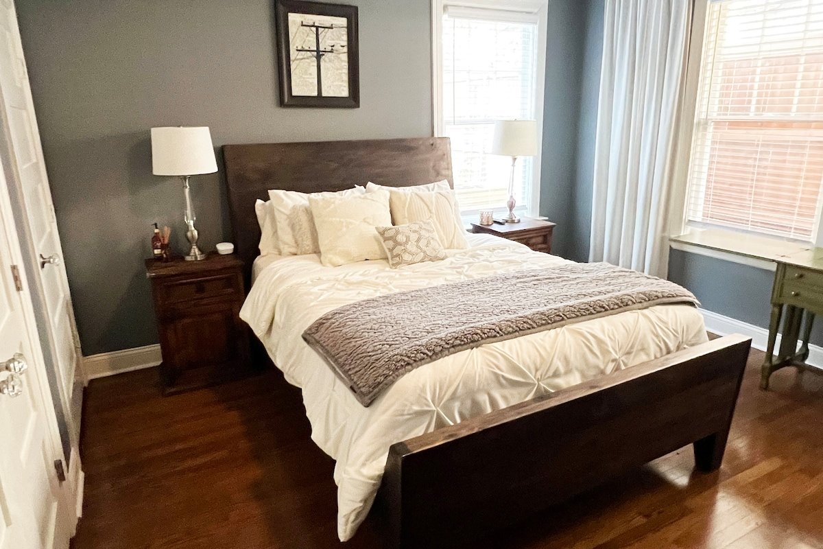 Tudor Style Bungalow with Pool gallery image 3