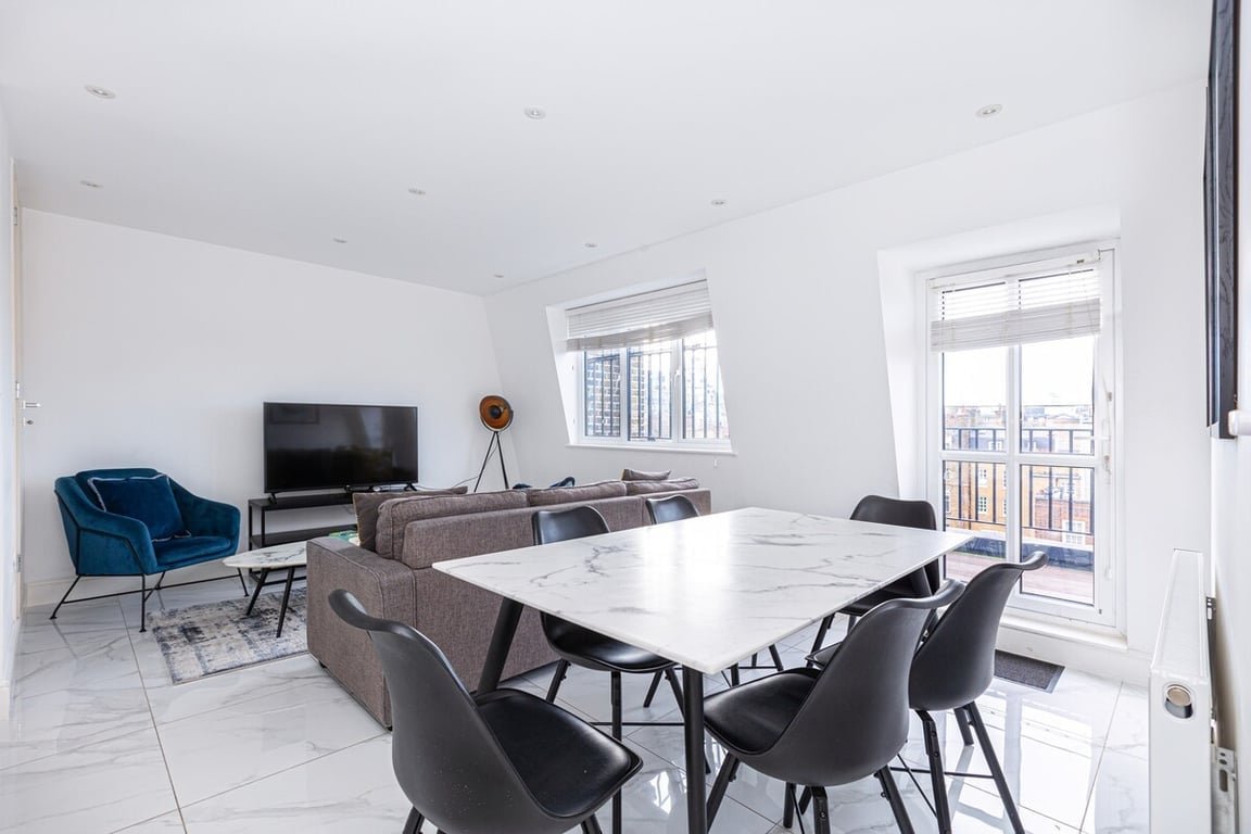 Stylish Three-Bed Flat in Marylebone gallery image 2