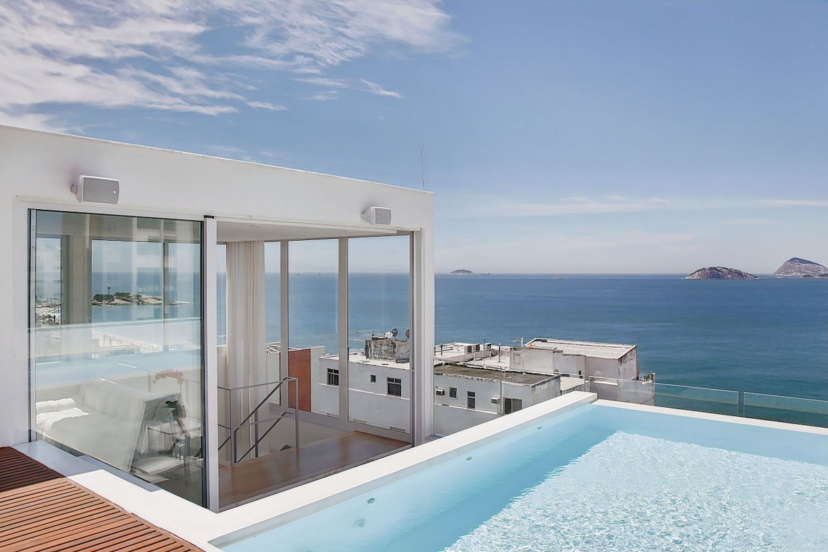 Beautiful luxury and modern triplex penthouse with 3 bedrooms in Ipanema