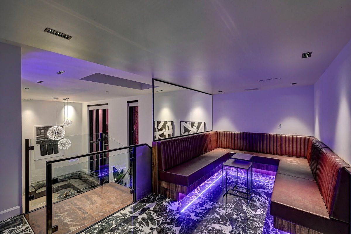 Clubhaus Ultimate VIP Penthouse,Hot Tub,Sleeps 20+ gallery image 5