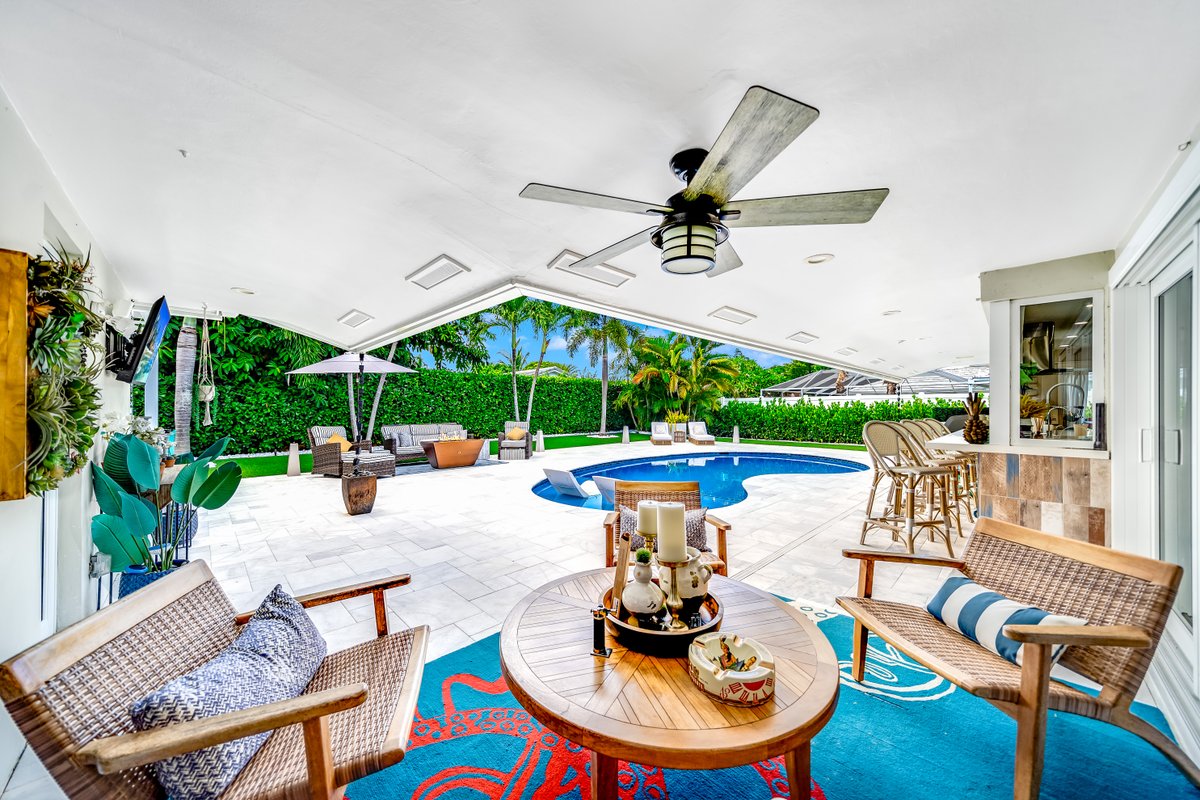 Heated SaltPool+HotTub! Golf Cart+1 Mile 2 Beach!