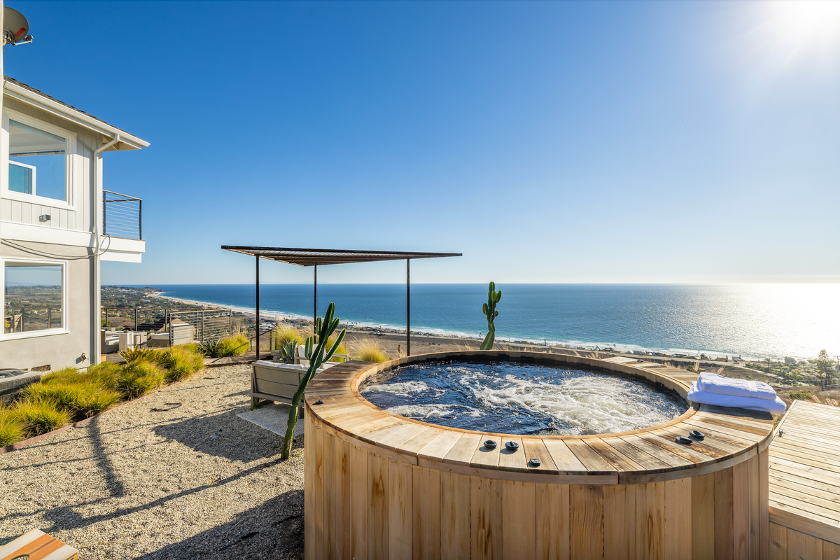 Zuma Beach View Estate with Cedar Soaking Tub
