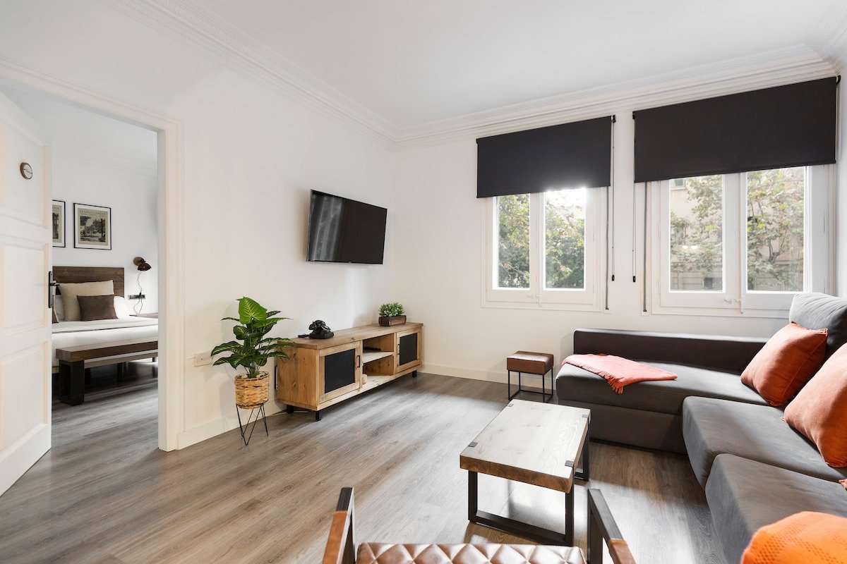 Spacious apartment next to La Sagrada Familia gallery image 2