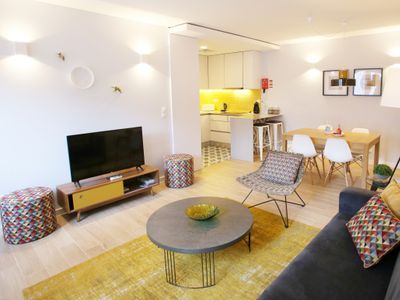 Porto Views and Wines II by Porto City Hosts