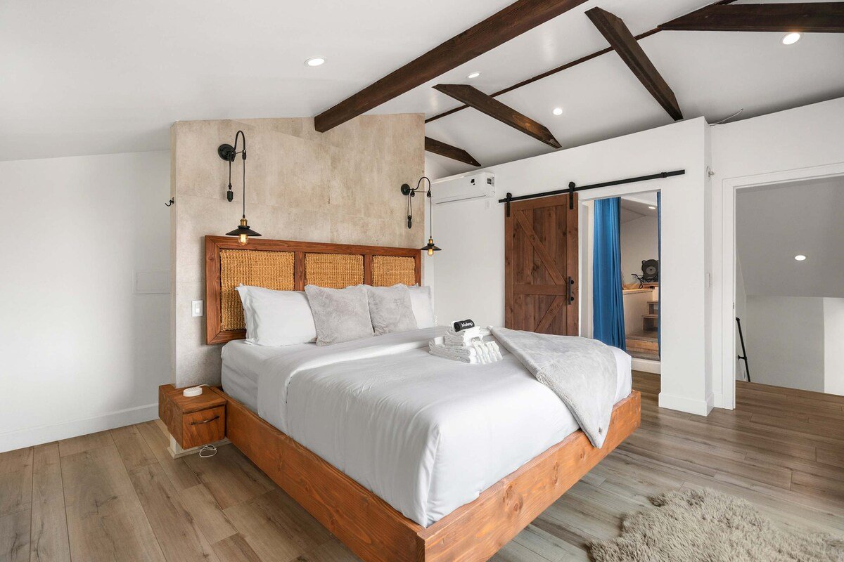 New Listing! Palisades Paradise by Colby & Conrad! gallery image 5