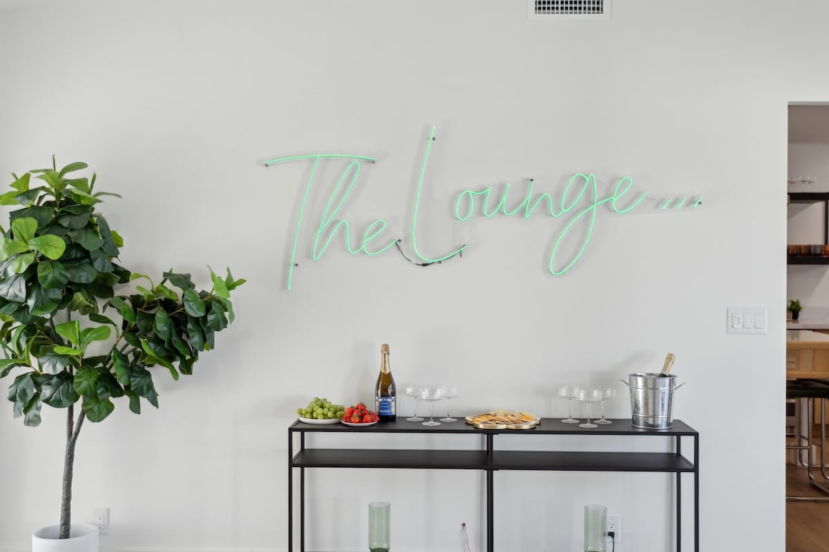 The Lounge – Resort-Style Heated Pool – Pickleball gallery image 4