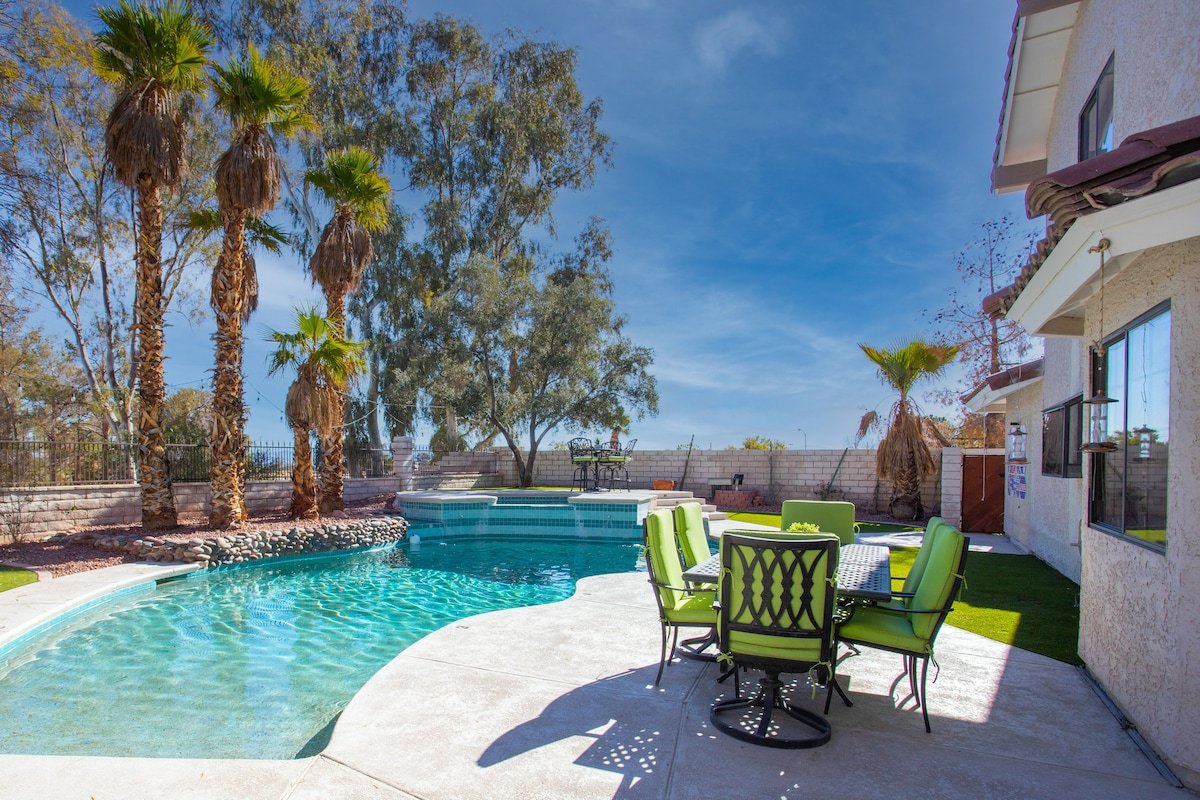 Dazzling 5 BR- 5 miles to LV Strip w Pool gallery image 2