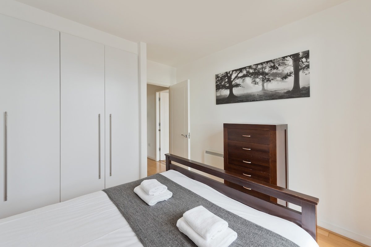 SMITHFIELD SQUARE SUPER 2 BED SPACIOUS APT 31C.. gallery image 3