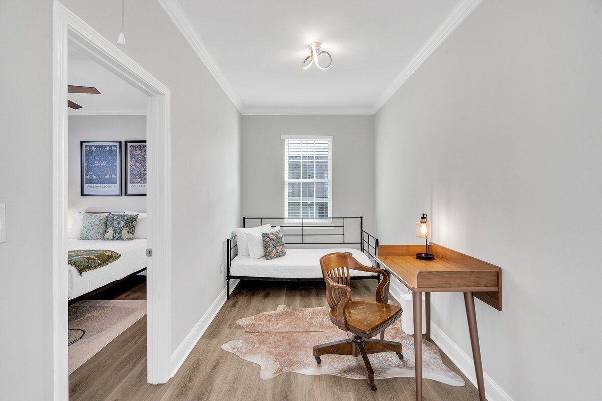 Pristine NOLA Gem- 5 enSuite Baths, Parking & Yard gallery image 4