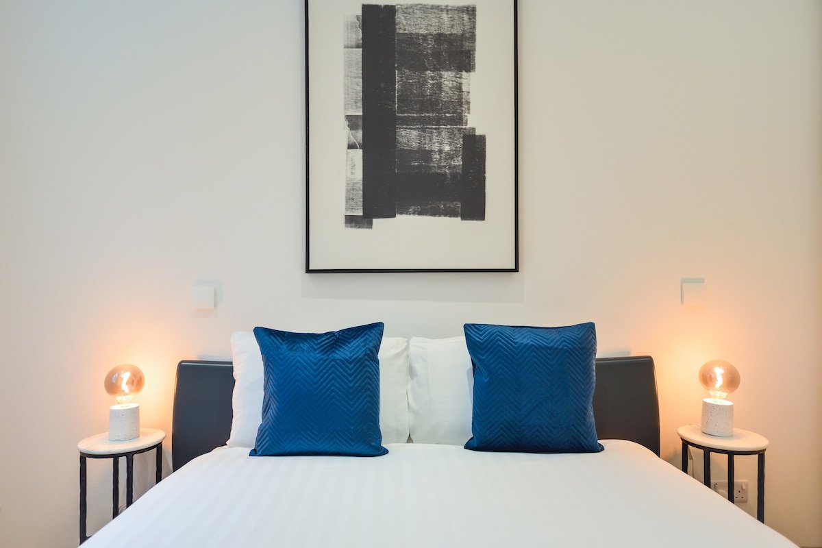 Designer New Soho Mews House gallery image 4