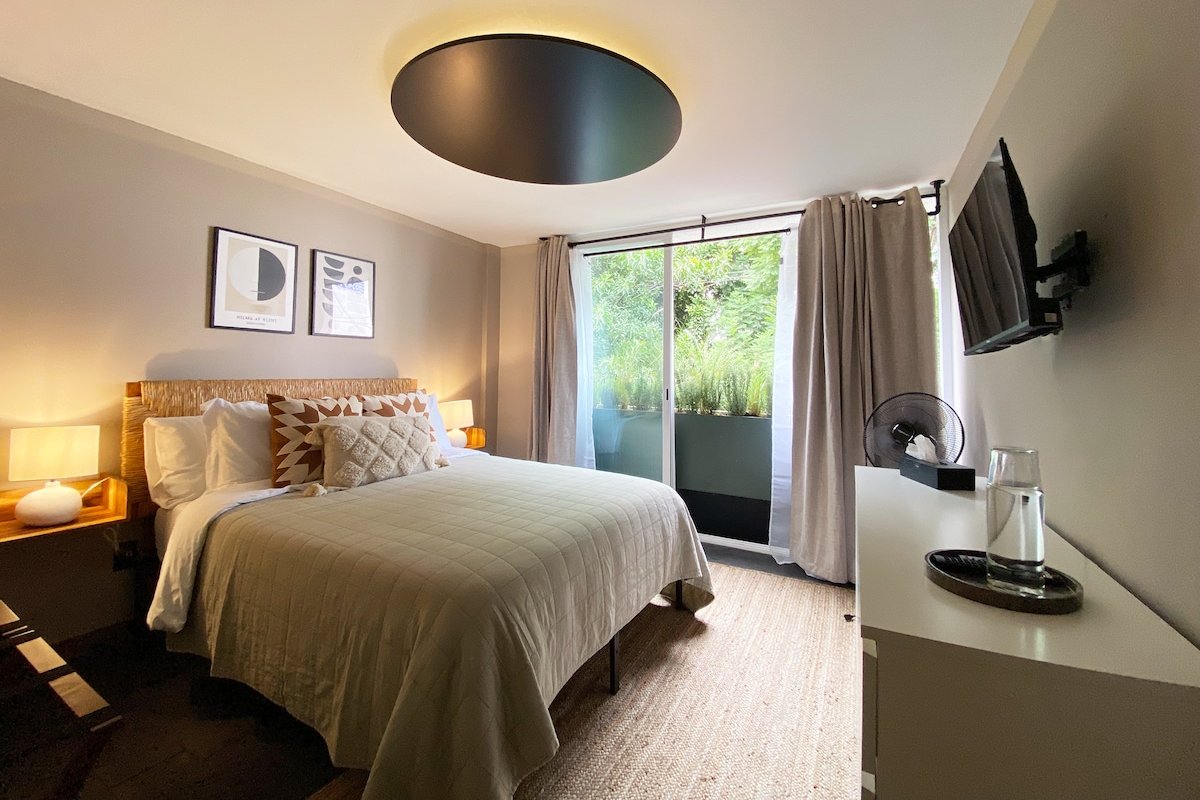 Chic Condesa gem with a terrace! gallery image 4