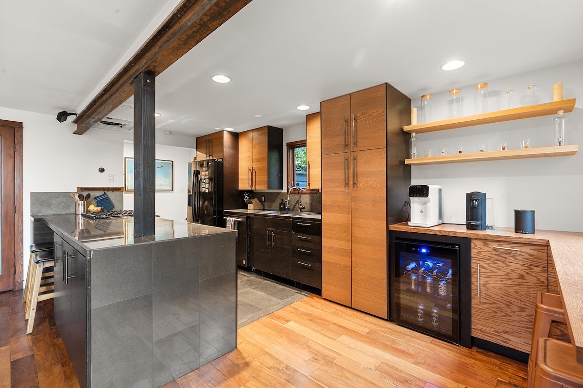 Director’s Hideaway in the Hollywood Hills gallery image 4