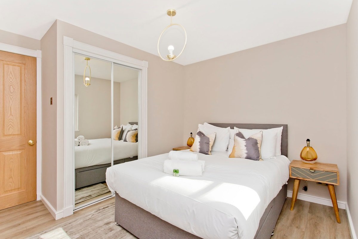 Newly Reno’d 2 Bed w/ Free Private Parking gallery image 5