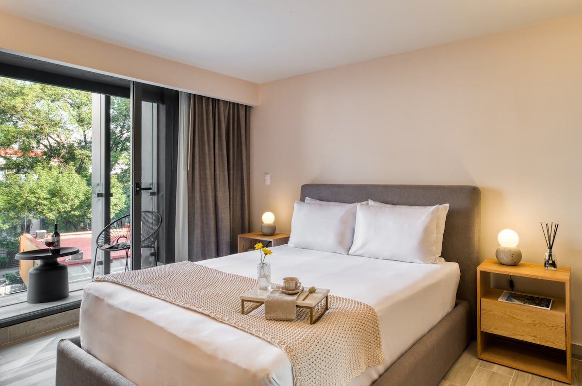 Modern Balcony Apt in Upscale Location+Rooftop+Gym gallery image 2