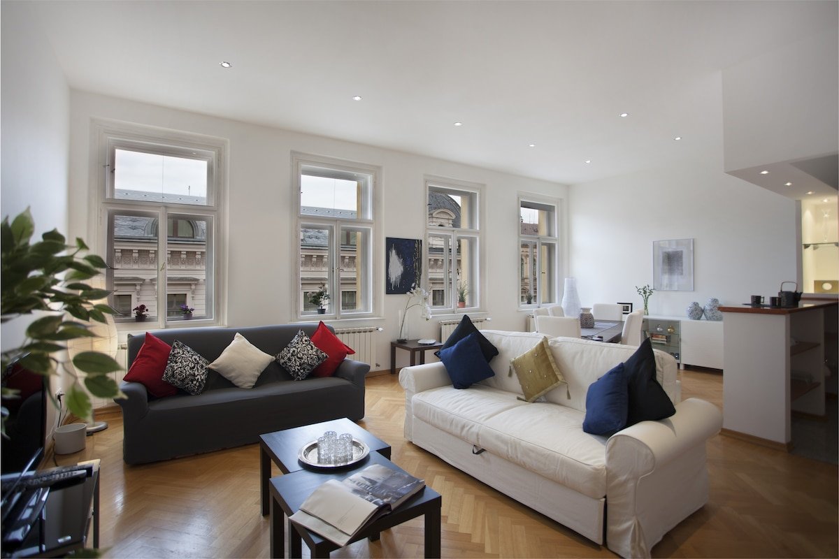 Charles Bridge Apartment gallery image 2