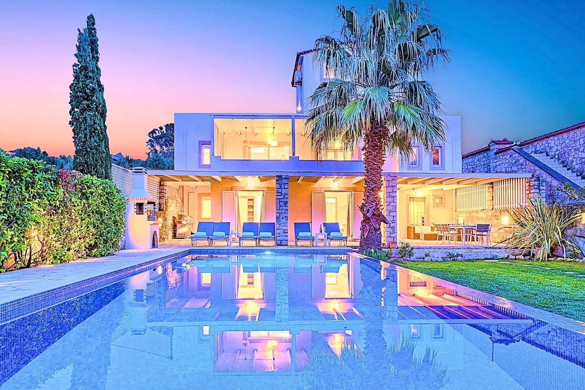 Cretan Mansion Heated Pool gallery image 2