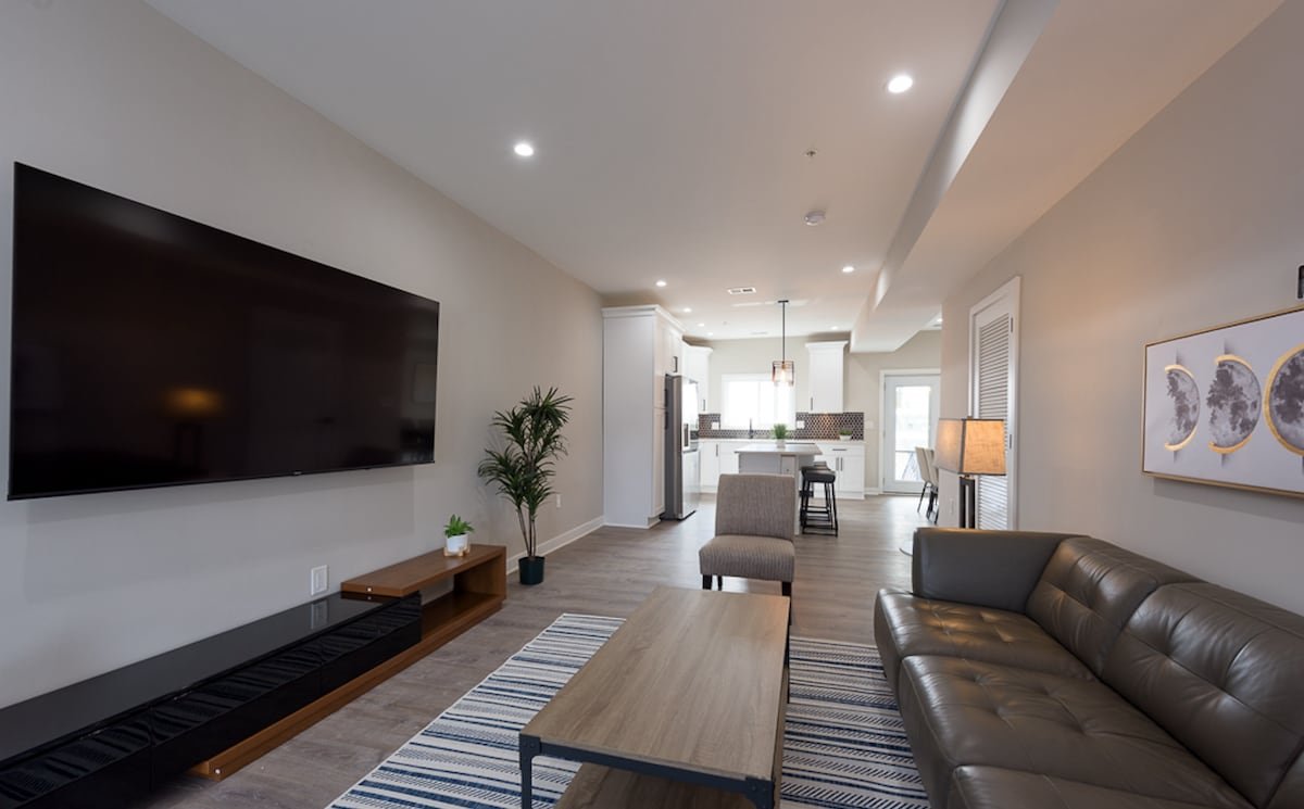LUX 3BR Apartment w/Rooftop gallery image 5