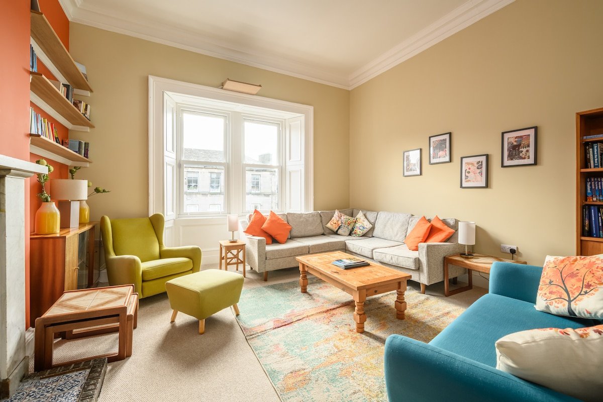 5-BR 3-BTH Newington Apartment – Modern & Spacious gallery image 3