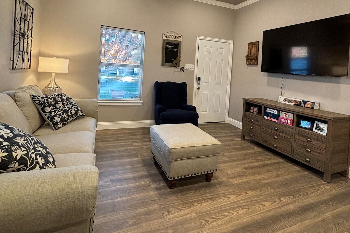 Home 180 steps from Stockyards gallery image 3