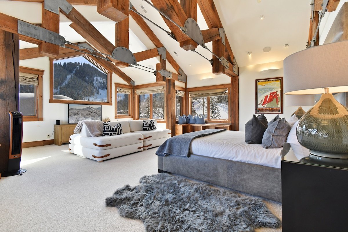 Ski in/out Mountain Estate, Hot Tub, Theater gallery image 2