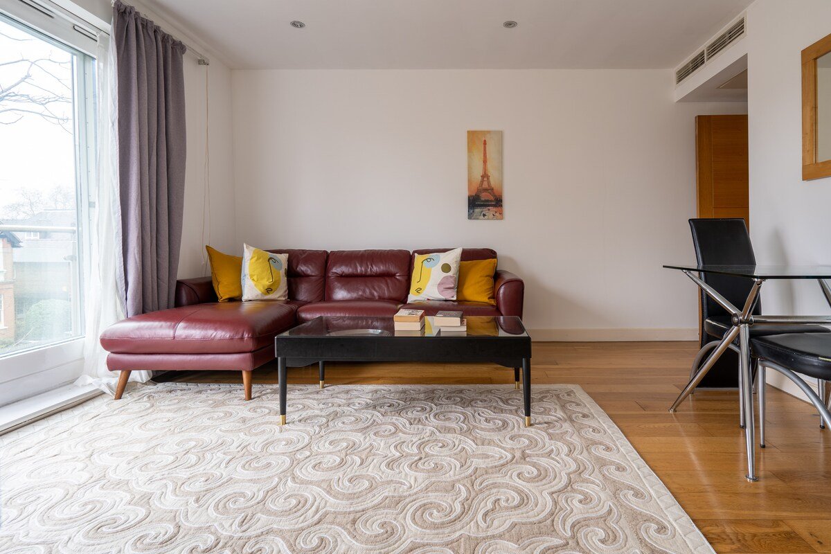 Modern Apartment Putney Barnes Self check in gallery image 3