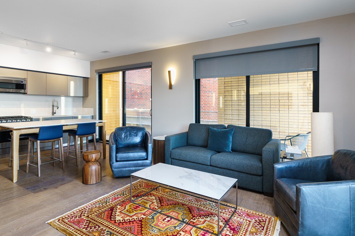 Stylish Getaway w/ Balcony & Scenic Mountain Views gallery image 3