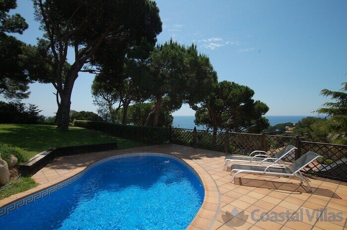 ★ CoastalVillas – Villa El Olivo ★ spacious garden gallery image 4