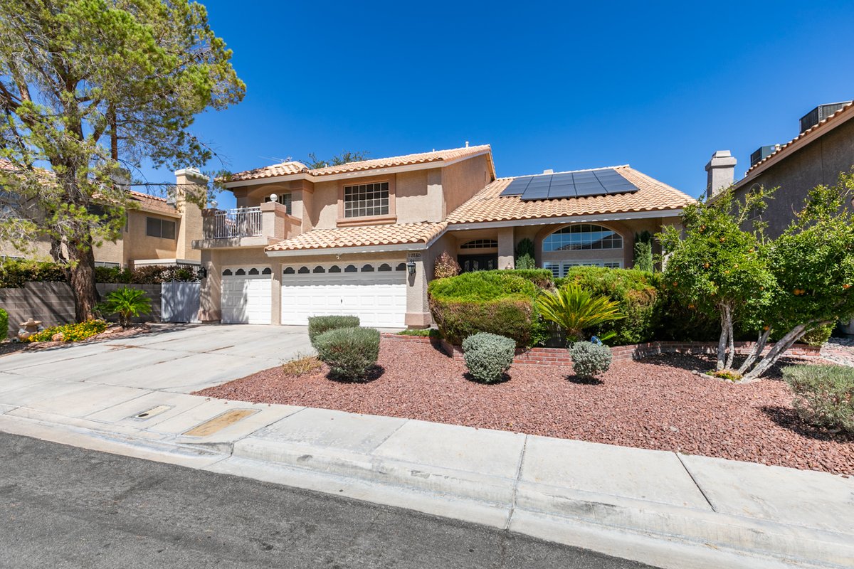 Spacious 5BR w/Optional Heated Pool Near Strip