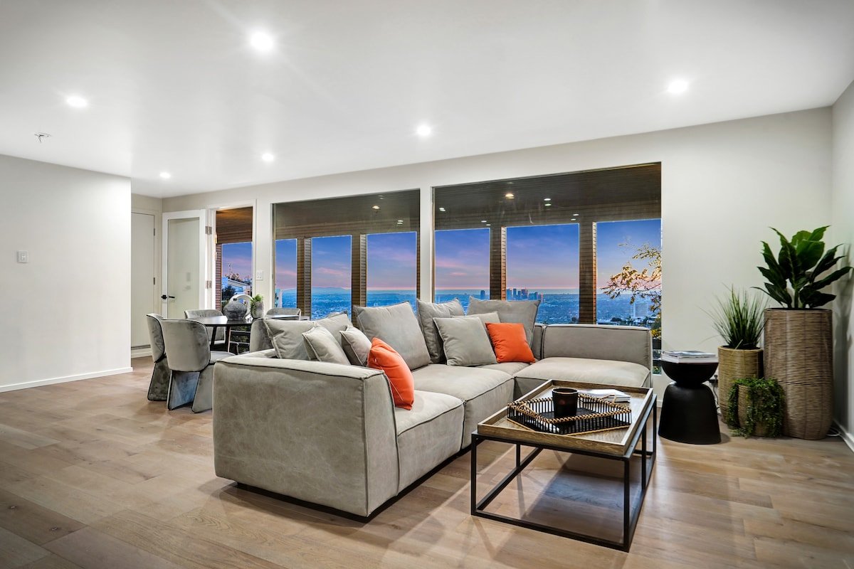 Modern Villa On Sunset Plaza gallery image 2