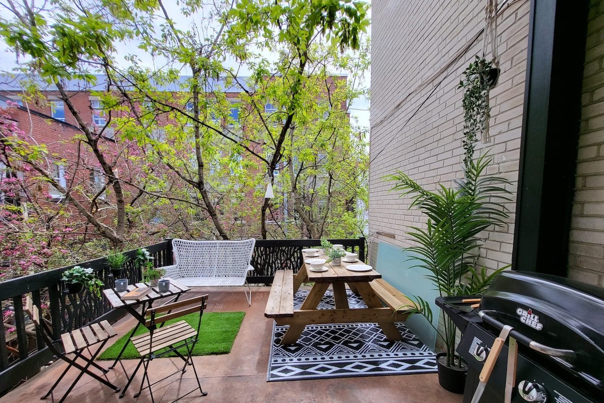 Massive 2 Storey Sleeps 20 w/ FreeParkings gallery image 5