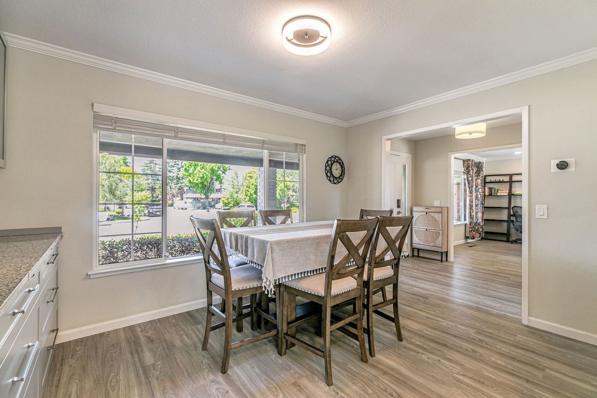 Spacious 4BR Quiet Retreat w/ Huge Backyard in MV gallery image 5