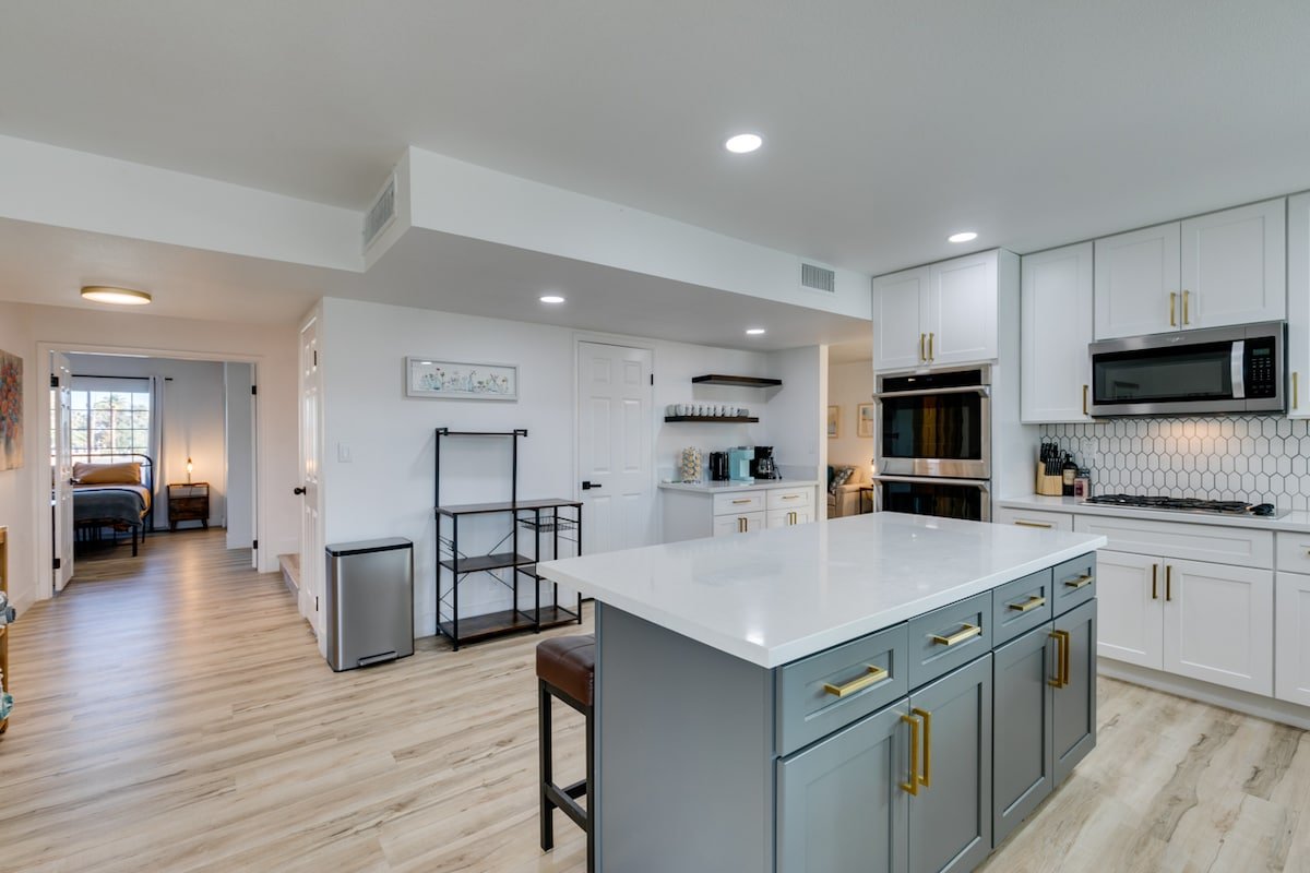 Vegas Oasis: Pool, Hot Tub, Near Strip & Stadiums gallery image 5