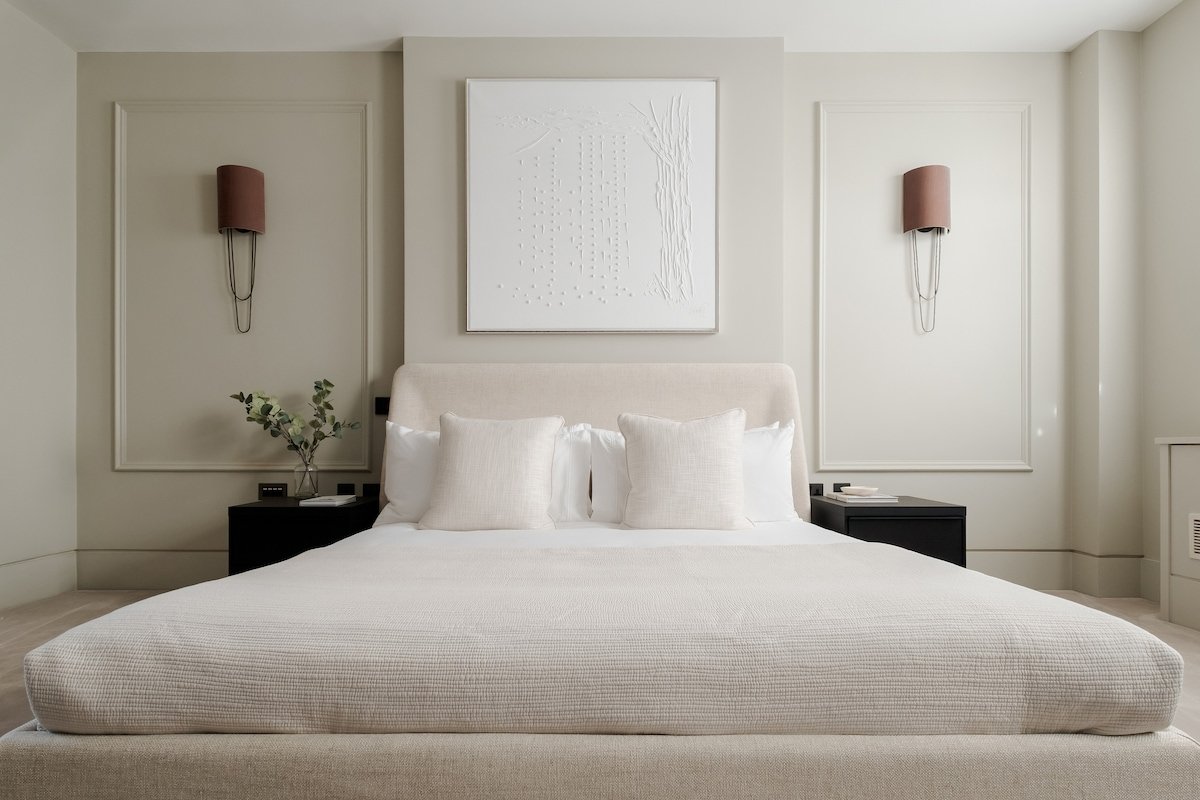 Spectacular single level 4BR 3BA Mayfair flat gallery image 5