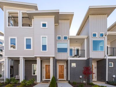 NashNash – 2 Units. 4BR. 5BA. Rooftop/Balconies!