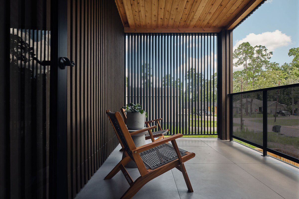 The Balcony Oak: Relax & Unwind gallery image 2