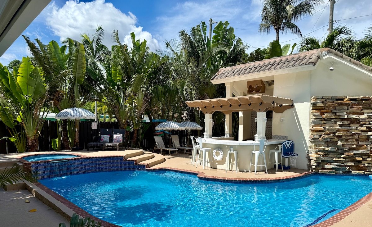 Huge private pool oasis, Steps to beach, golf cart gallery image 3