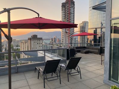 Downtown 2-Level Penthouse, Ocean & Mountain Views