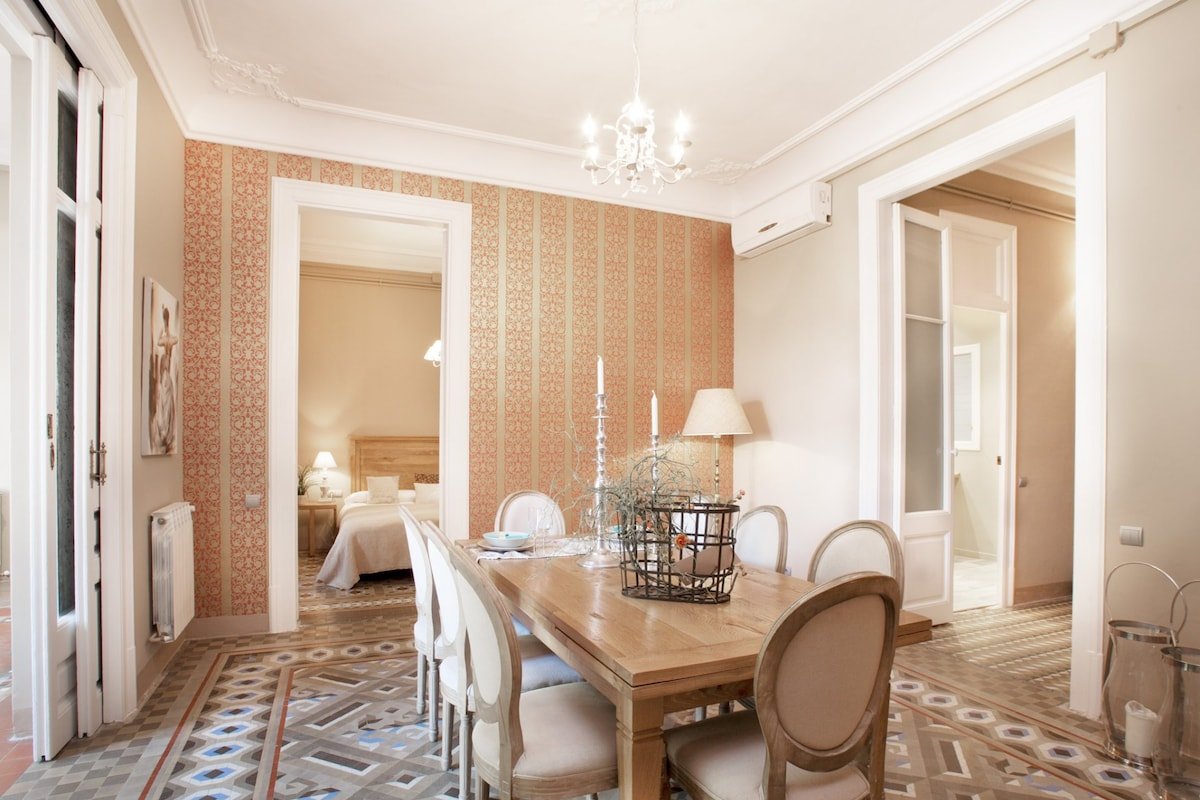 Bretagne Exclusive apartament in Rambla Catalunya gallery image 3