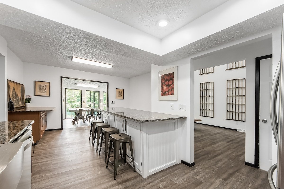 ★Easton Waterfront: Boat, Fish, Theatre, Barcade★ gallery image 4