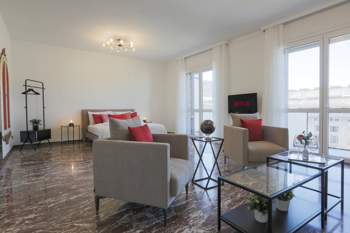 [Urban Elegance] Central Station w/Private Garage gallery image 5